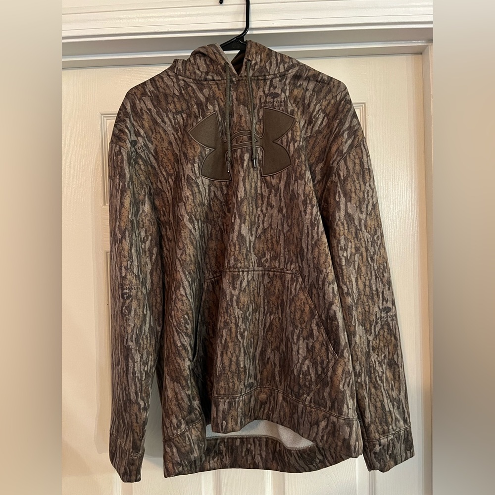 Under armor camo hooded sweatshirt